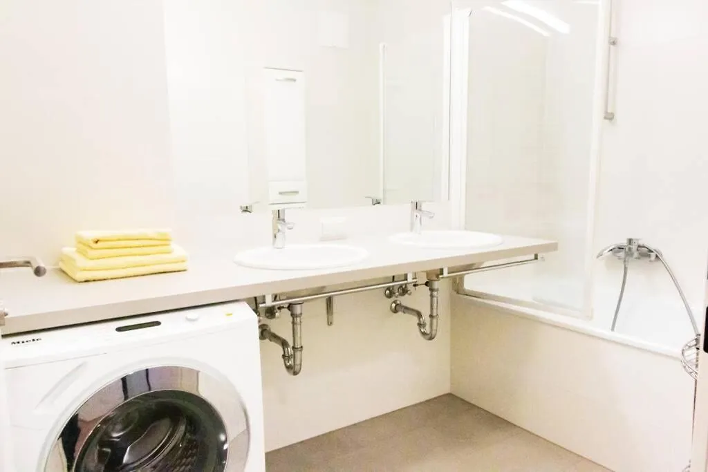 New, Quiet Flat Next To U1, Vic, Shopping Mall,... Wien 0*,  Österreich